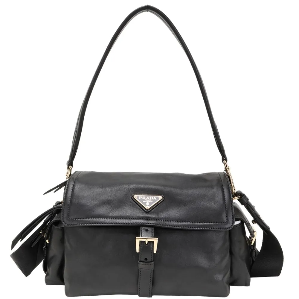 【PRADA 普拉達】Explore 羊皮款 展示品 中款 黑色三角牌雙袋翻蓋手提 肩斜背包(全新品 反面多壓痕)