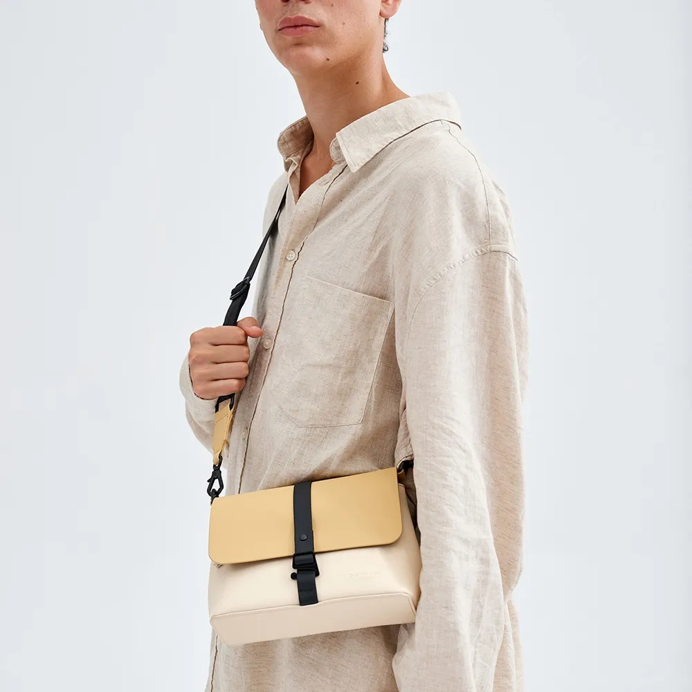 【GASTON LUGA】Splash Crossbody Bag 防水斜背包(包包 男包 包袋 小包 女包 側背包)