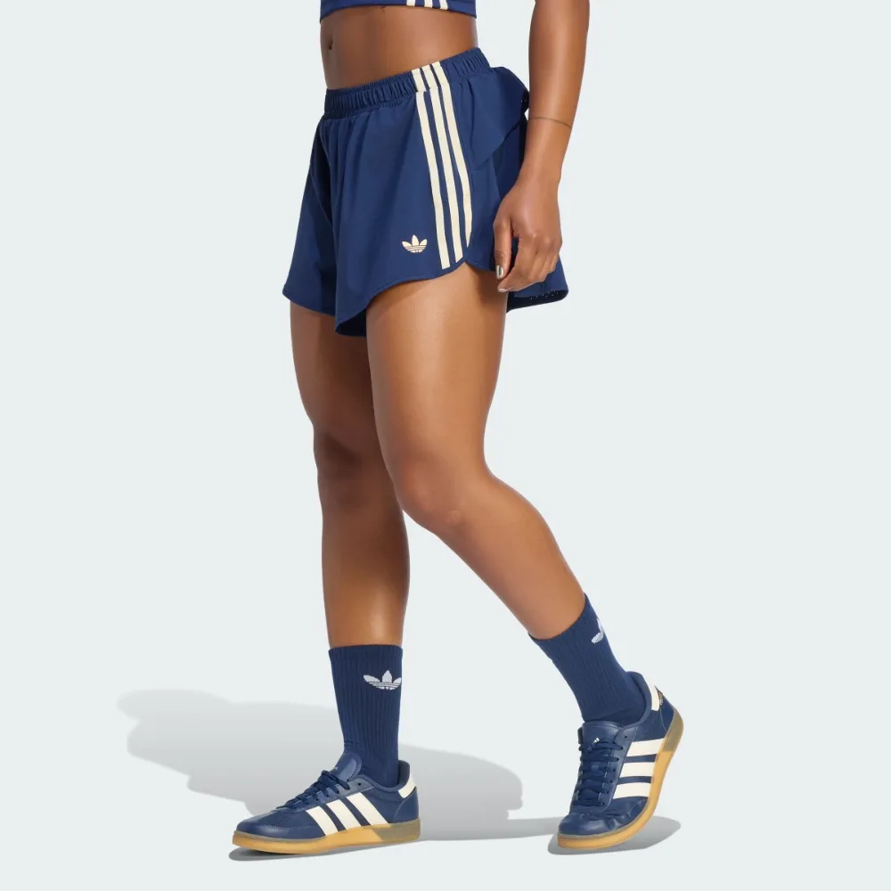 【adidas 愛迪達】運動短褲 女 KT7038