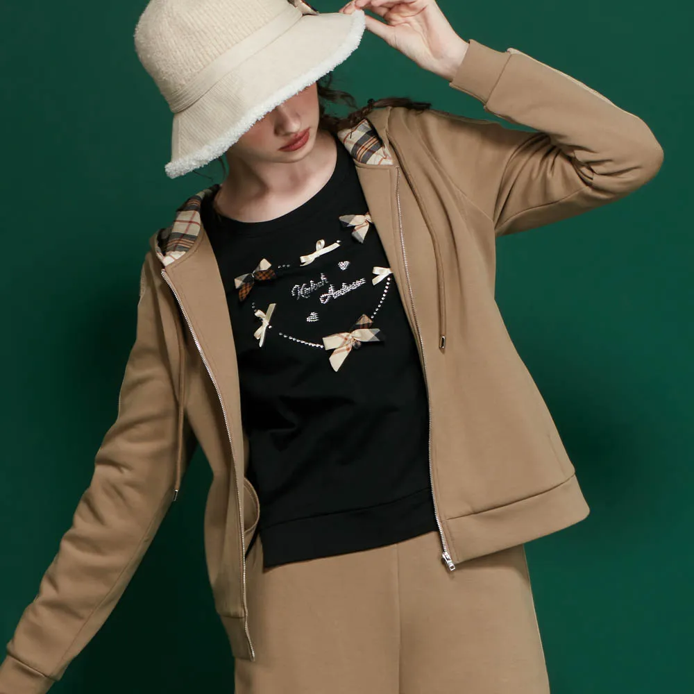 【Kinloch Anderson】金安德森女裝 休閒百搭KA織帶造型連帽外套(KA1366033 軍綠/黑色)