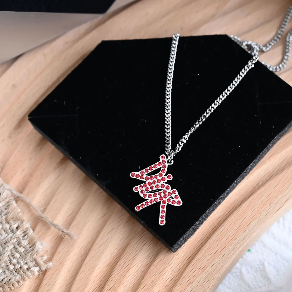 【Dior 迪奧】品牌字母DIOR LOGO鑲鑽吊墜時尚項鍊(銀/紅)