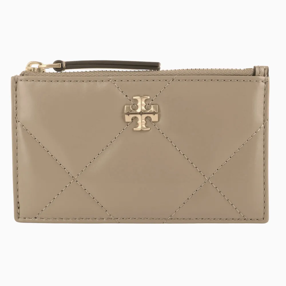 【TORY BURCH】Kira 金屬雙T 絎縫紋拉鍊零錢包(奶茶)
