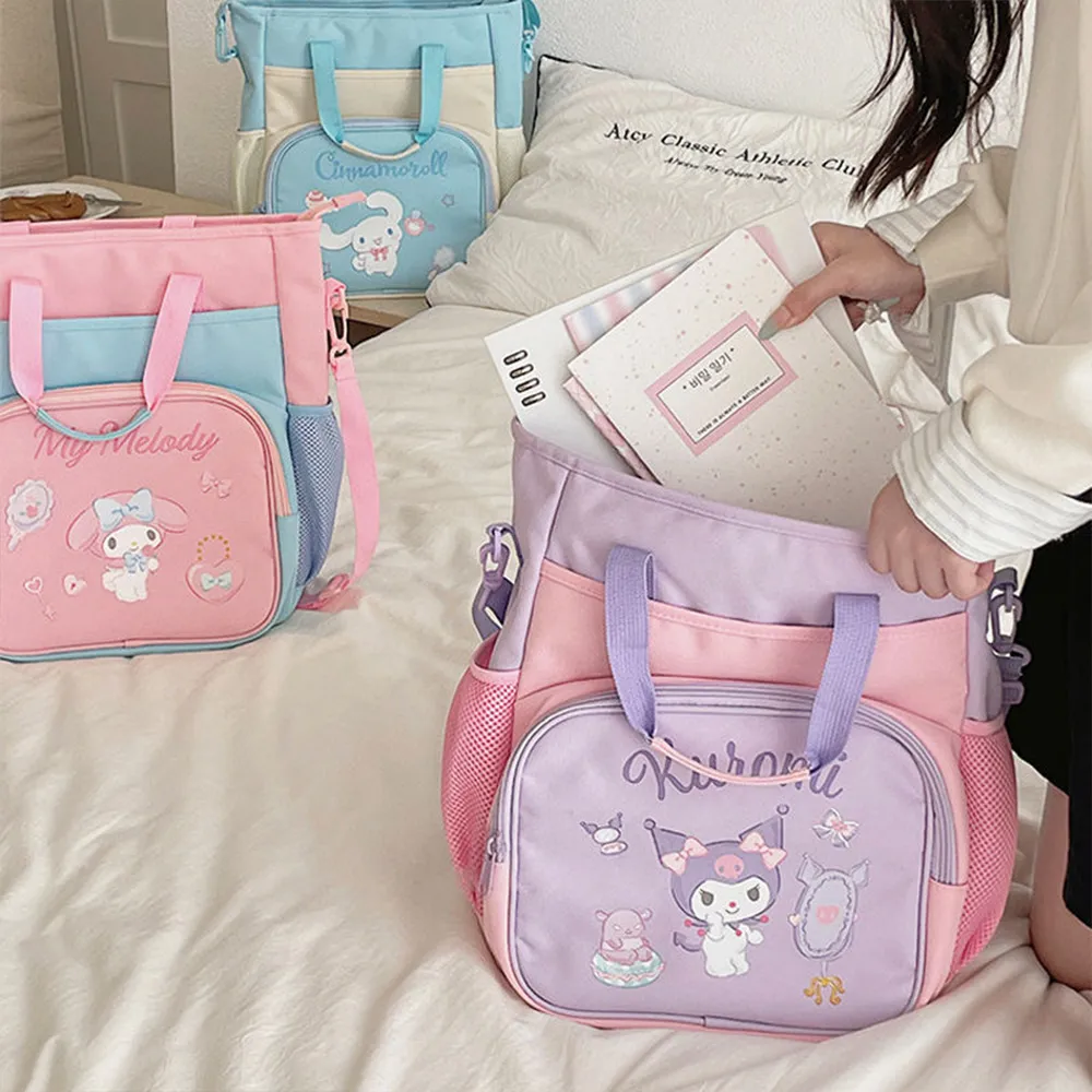 【SANRIO 三麗鷗】雙11 三麗鷗撞色多層單肩斜跨包補習袋手提袋 可裝A4(酷洛米/大耳狗/美樂蒂)
