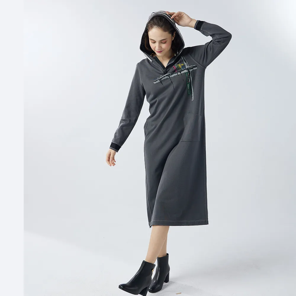 【Qiruo 奇若名品】厚磅棉 連帽長袖長版深灰色連帽洋裝6202F 