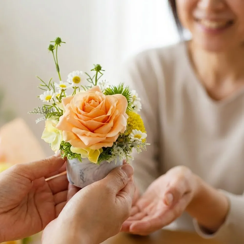【HUGO DECO 榆果傢飾】水感橘玫瑰小雛菊香氛花飾(擬真花/香氛/花禮/桌花/永不凋零)